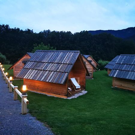 Small Wooden Houses And Apartments Zgornja Dobrava Радовлица Екстериор снимка