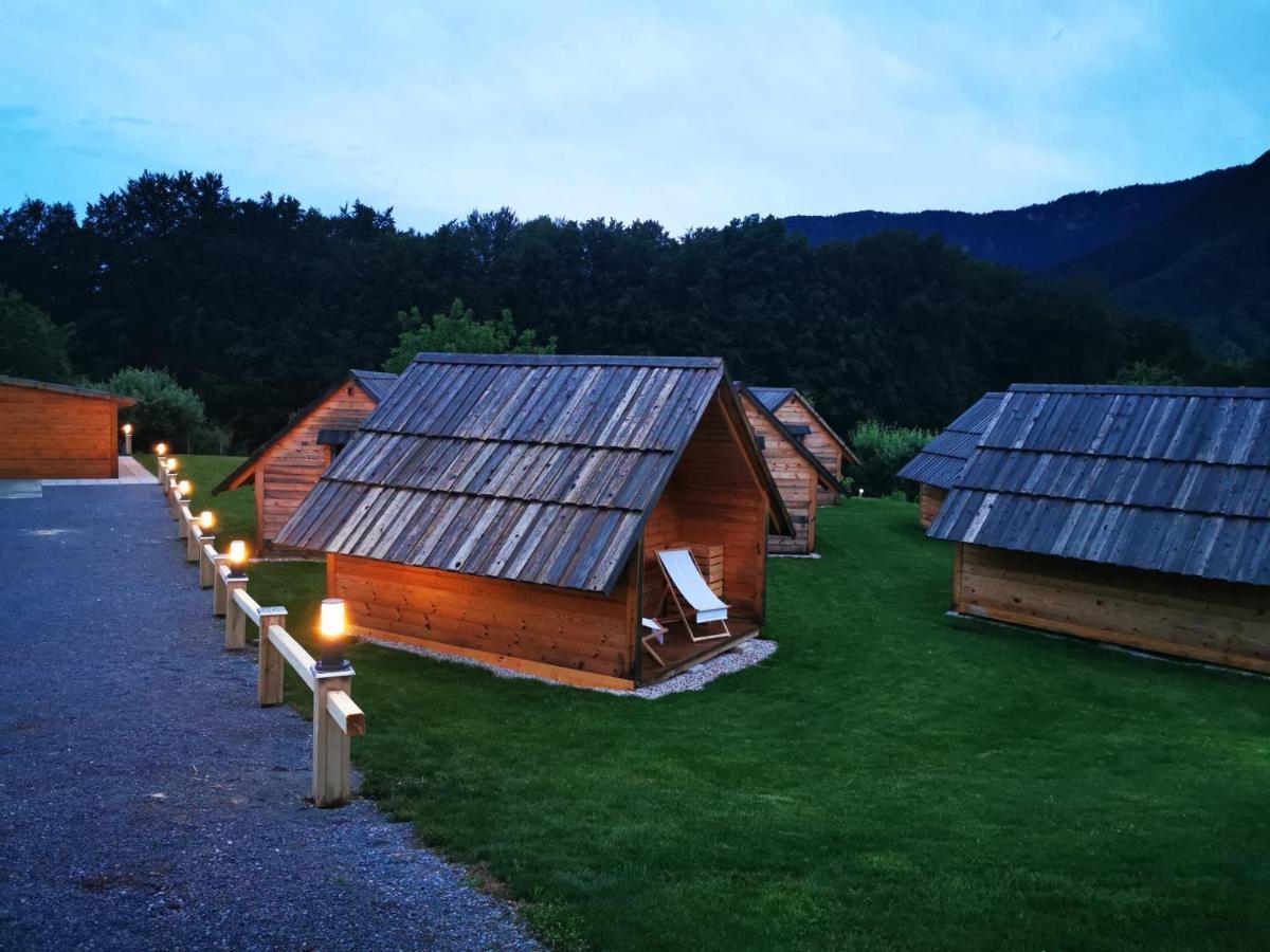 Small Wooden Houses And Apartments Zgornja Dobrava Радовлица Екстериор снимка