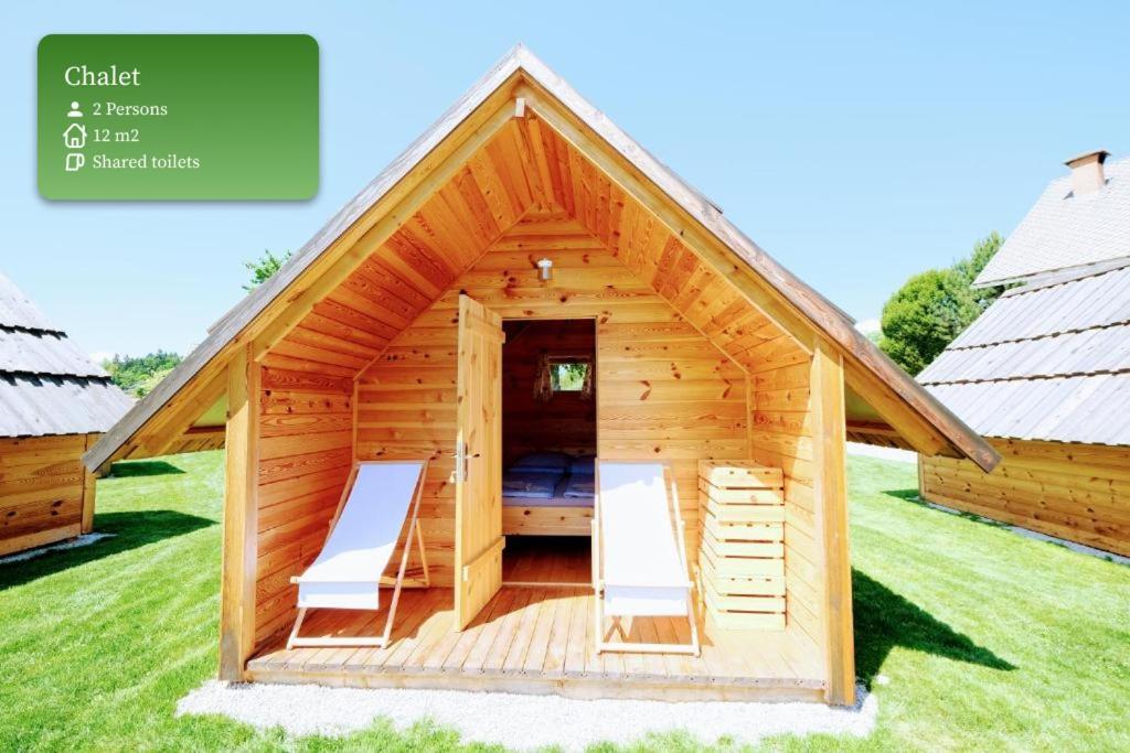 Small Wooden Houses And Apartments Zgornja Dobrava Радовлица Екстериор снимка
